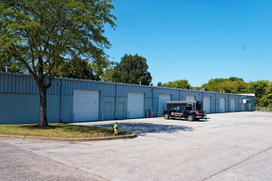 More Photos Of 8003 Vinecrest Ave, Louisville Light Manufacturing For Lease