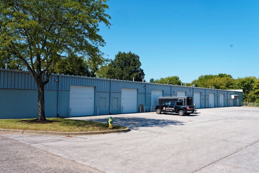 More Photos Of 8003 Vinecrest Ave, Louisville Light Manufacturing For Lease