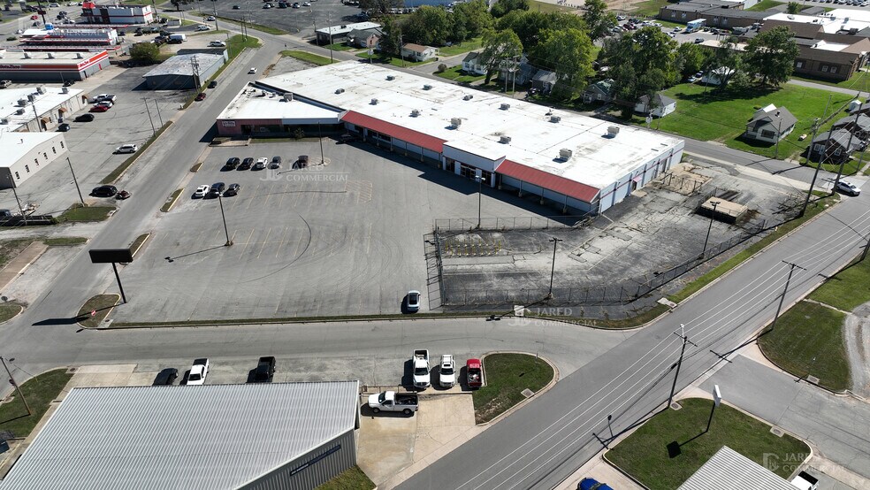 More Photos Of 689-699 S Monroe St, Lebanon General Retail For Sale