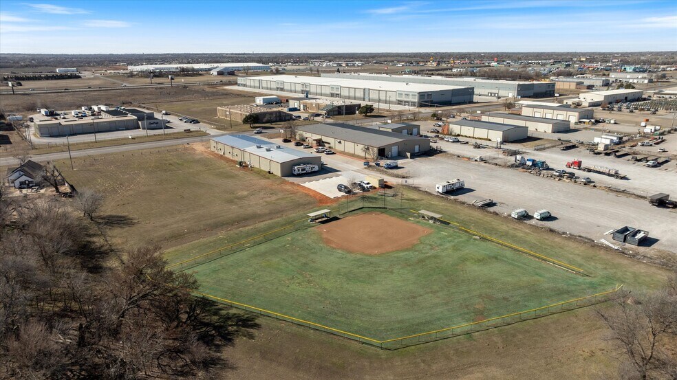 More Photos Of 9315 W Reno Ave, Oklahoma City Warehouse For Lease