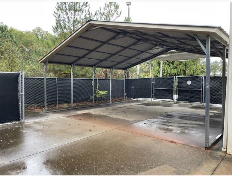 More Photos Of 615 McGee Rd, Anderson Showroom For Lease