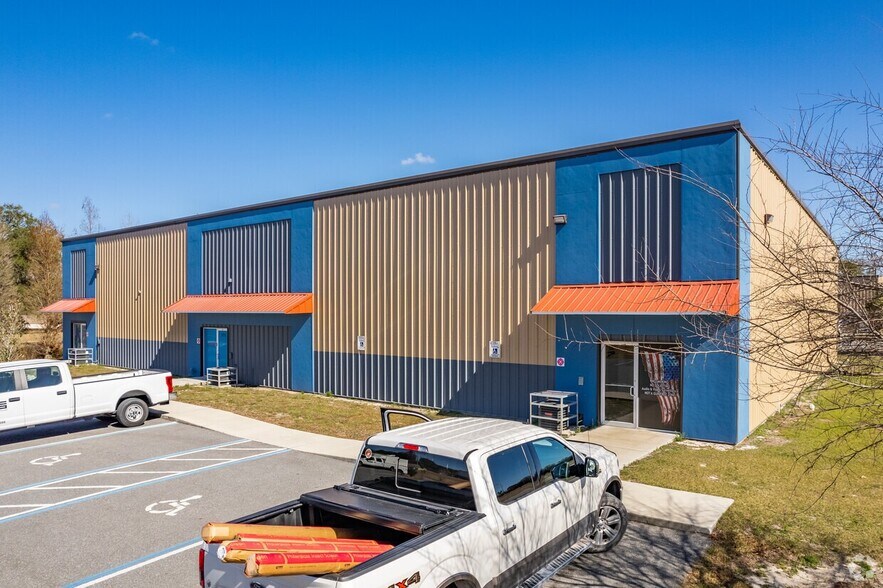More Photos Of 3875-3885 Correia Dr, Zephyrhills Warehouse For Lease