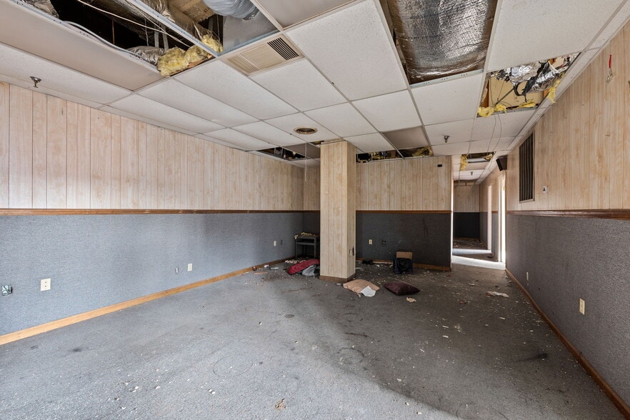 More Photos Of 103 Harrison St, Reidsville Manufacturing For Sale