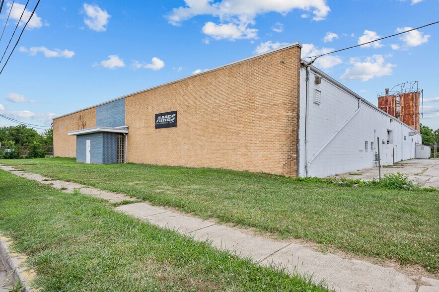 More Photos Of 805 E 13th St, Wilmington Manufacturing For Sale