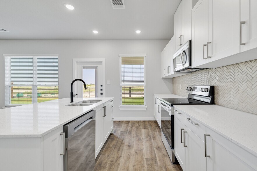 More Photos Of 651-655 Clovis St, Midlothian Apartments For Sale