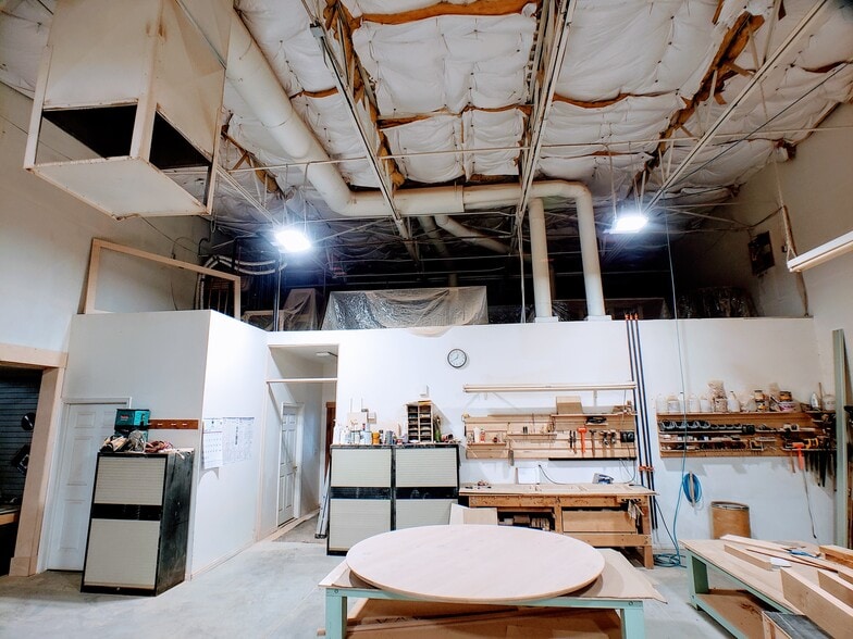 More Photos Of 215 N Redwood Rd, North Salt Lake Flex For Lease