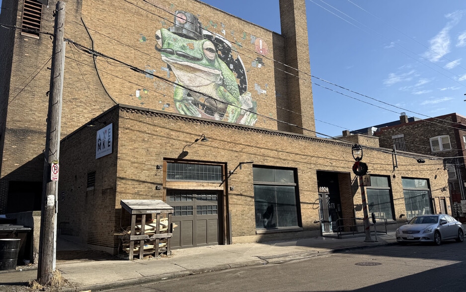 Primary Photo Of 1924 E Kenilworth Pl, Milwaukee General Retail For Lease
