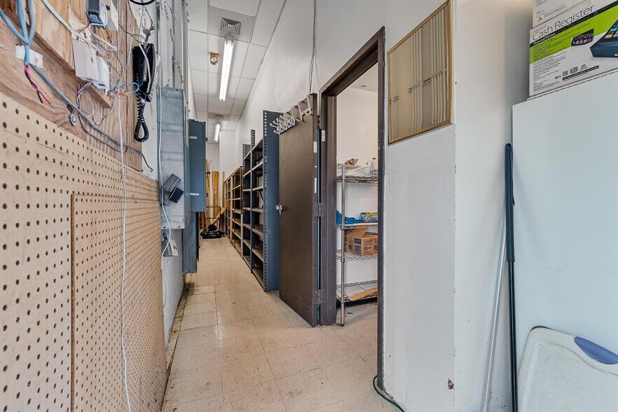 More Photos Of 411 Solida Rd, South Point Storefront For Sale