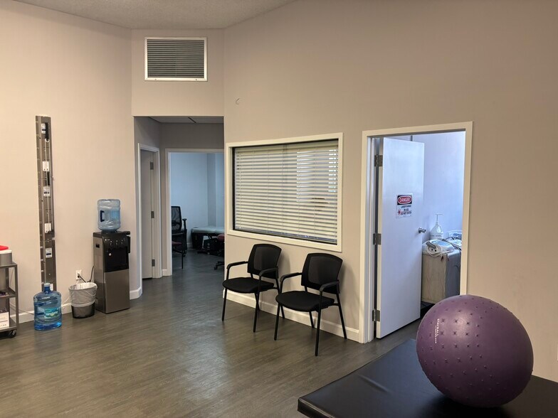 More Photos Of 100 W Main St, Lakeland Office For Lease
