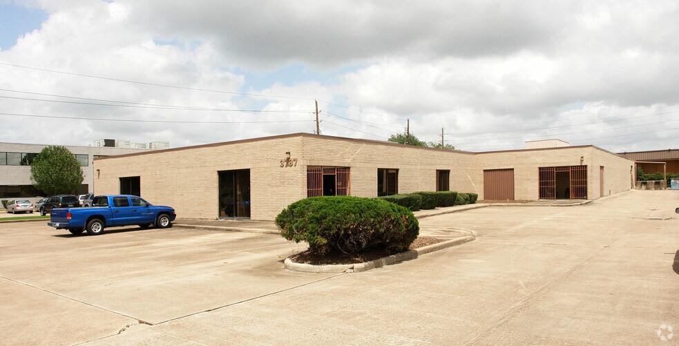 More Photos Of 3737 Westcenter Dr, Houston Manufacturing For Lease