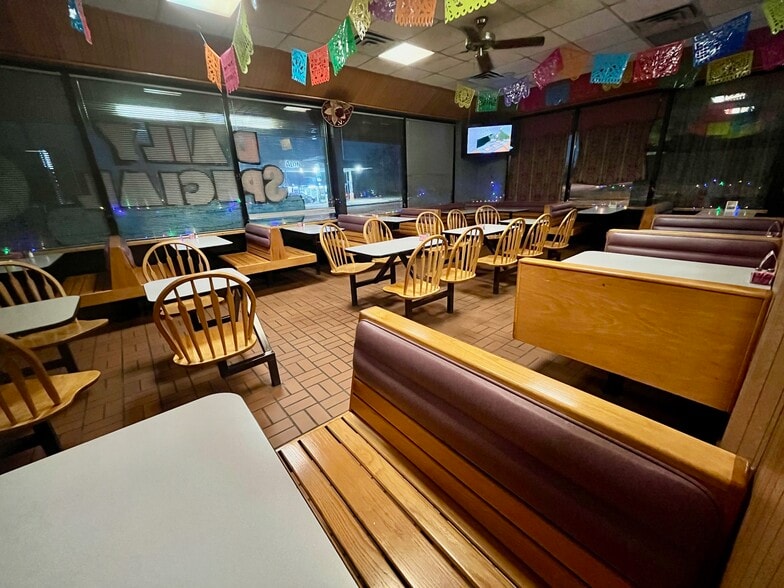 More Photos Of 510 S Cherry Ln, Fort Worth Restaurant For Sale