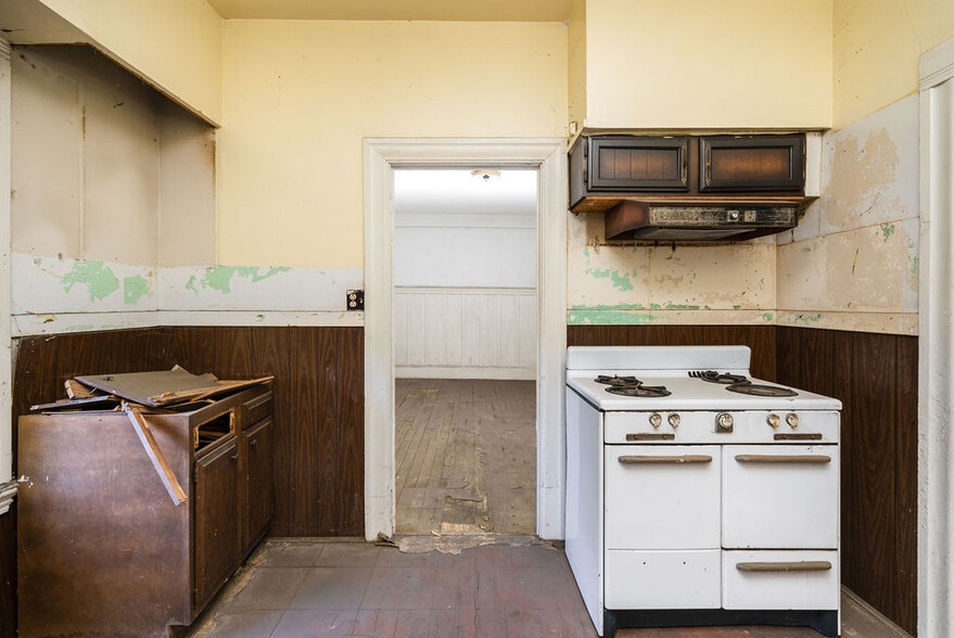 More Photos Of 4712 International Blvd, Oakland Specialty For Sale