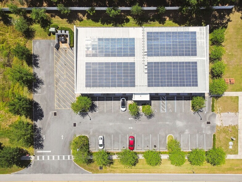 More Photos Of 924 Hale Ave, Brooksville Office For Sale