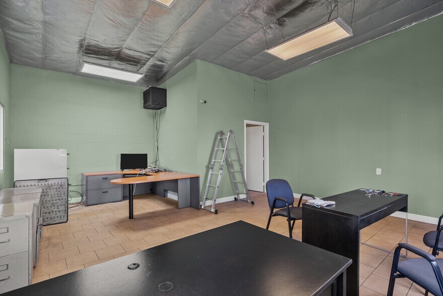 More Photos Of 9533 Atlantic Blvd, South Gate Auto Repair For Sale