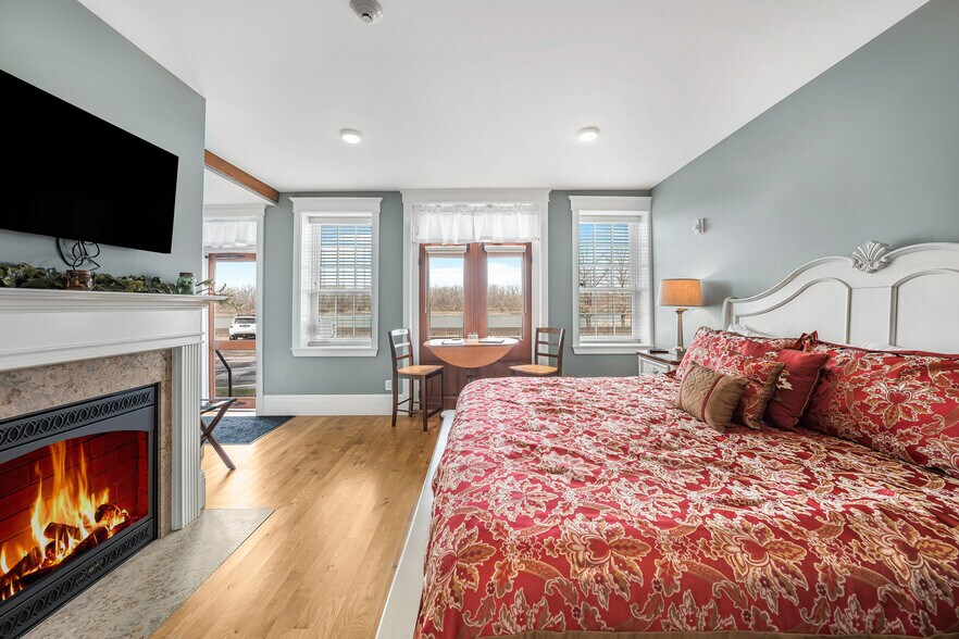 More Photos Of 208-210 Wharf St, Hermann Hospitality For Sale