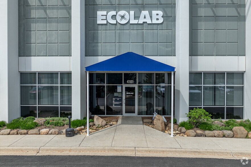 More Photos Of 4101 Olympic Blvd, Joliet Distribution For Lease