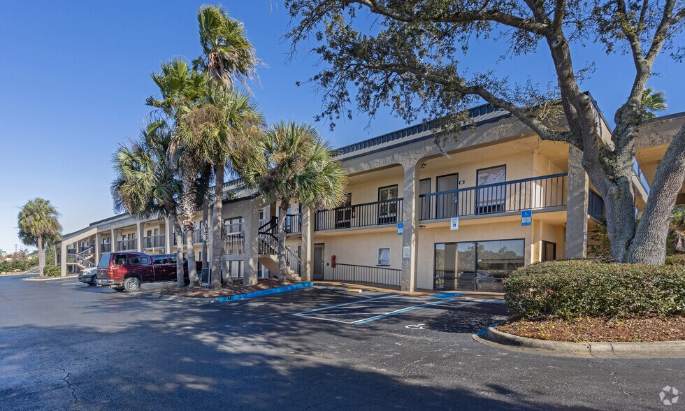 More Photos Of 6135 Youngerman Cir, Jacksonville Hotel For Sale