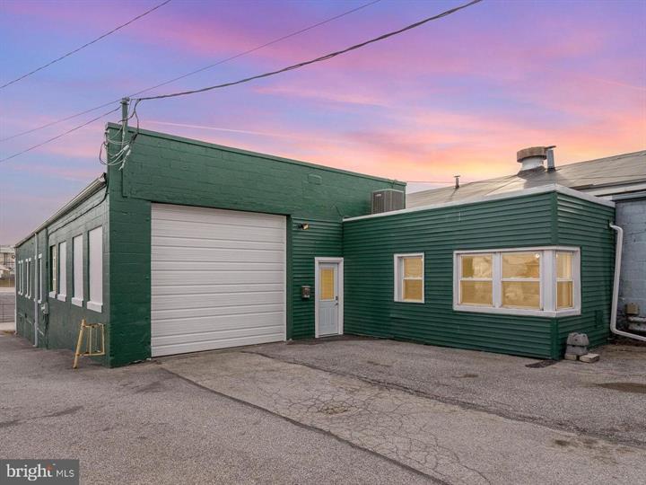 Primary Photo Of 1880 W Market St, York Storefront Retail Office For Sale