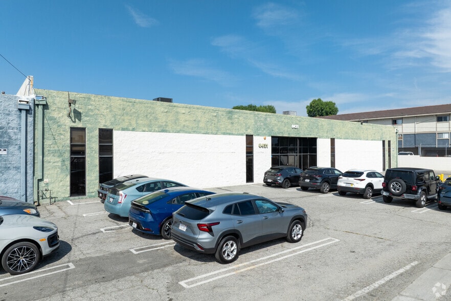 More Photos Of 8411-8421 Canoga Ave, Canoga Park Unknown For Lease