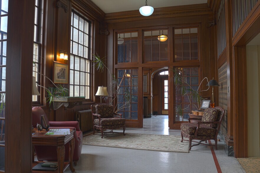 More Photos Of 100 W 2nd St, The Dalles Office For Lease