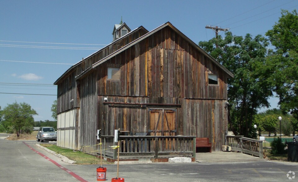 More Photos Of 1243 Gruene Rd, New Braunfels General Retail For Sale