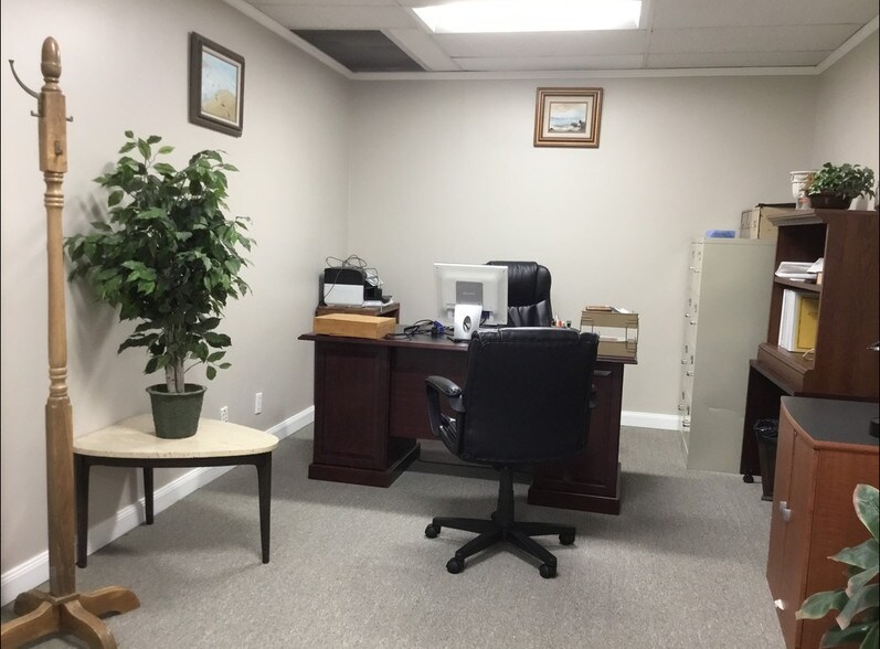 More Photos Of 9010 Corbin Ave, Northridge Office For Lease