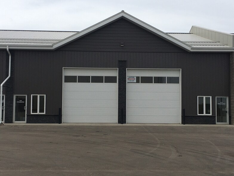 More Photos Of 974 Boulder Blvd, Stony Plain Warehouse For Lease
