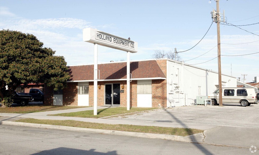 Primary Photo Of 8402 Speedway Dr, San Antonio Warehouse For Lease