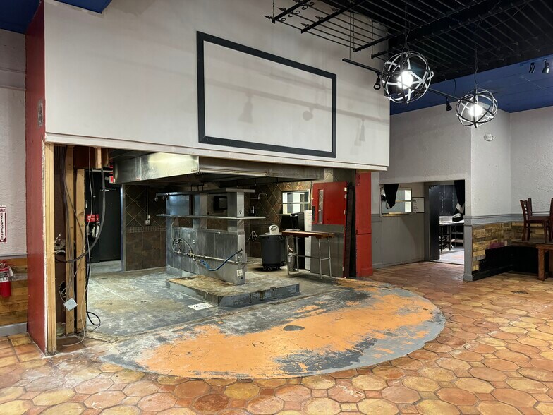 More Photos Of 1525 4th St, Sarasota Restaurant For Lease