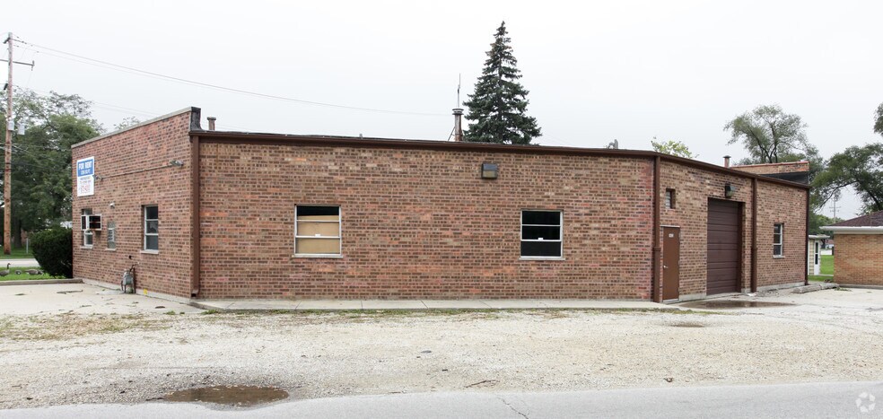 More Photos Of 5432 Howard St, Skokie Warehouse For Lease