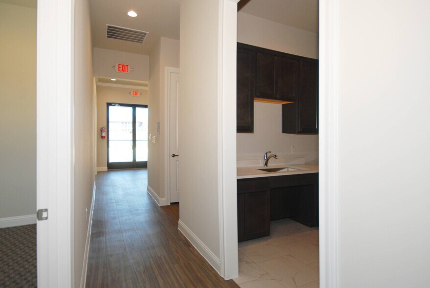 More Photos Of 2601 Little Elm Pky, Little Elm Office For Lease