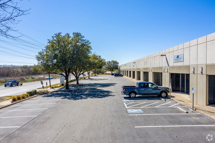 More Photos Of 12625 Wetmore Rd, San Antonio Unknown For Lease