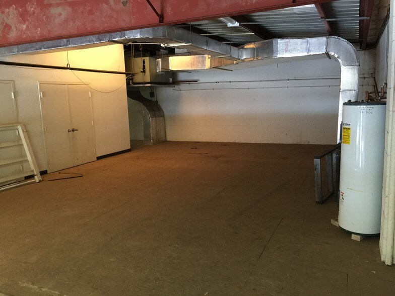 More Photos Of 2003 Colburn St, Honolulu Warehouse For Sale