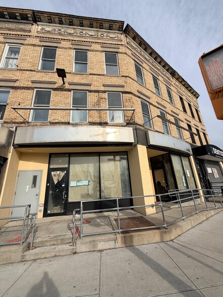 More Photos Of 70-11 Myrtle Ave, Glendale Office For Lease