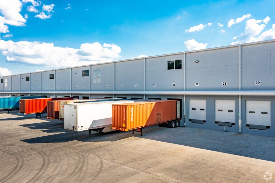 More Photos Of 1970 Maple Ave, Atlanta Warehouse For Lease