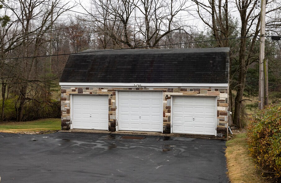 More Photos Of 4024 West Chester Pike, Newtown Square Office For Lease