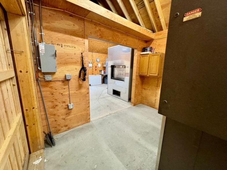 More Photos Of 57 Amanda Ln, Canaan Office For Sale