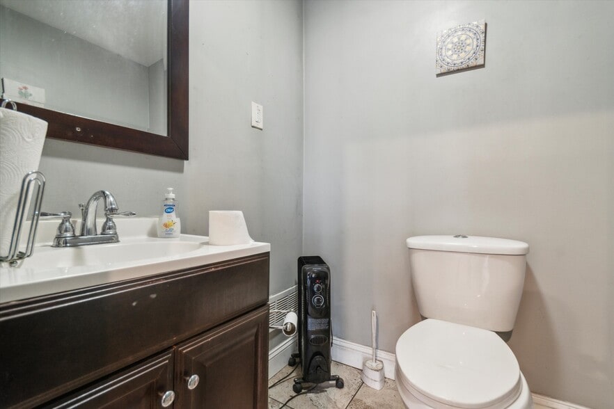 More Photos Of 555 Us Highway 13, Bristol General Retail For Sale