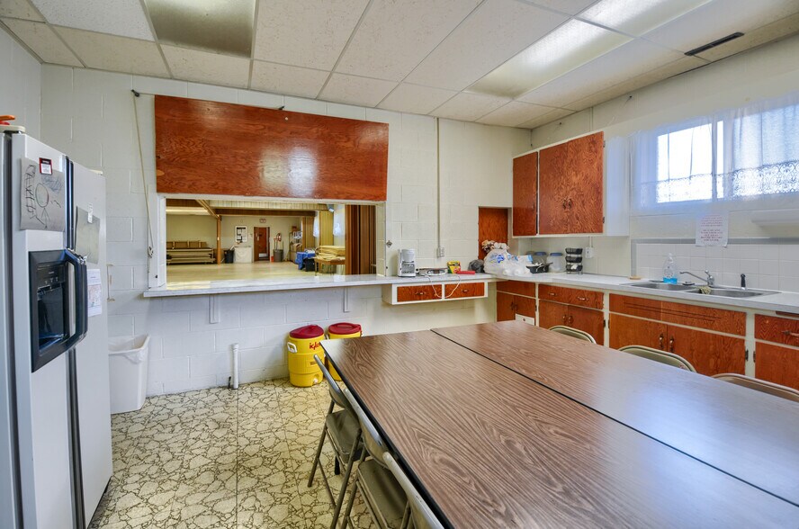 More Photos Of 3306 Lippincott Blvd, Burton Specialty For Sale