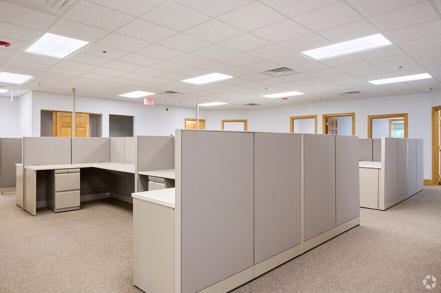 More Photos Of 95 Canal Landing Blvd, Rochester Medical For Lease