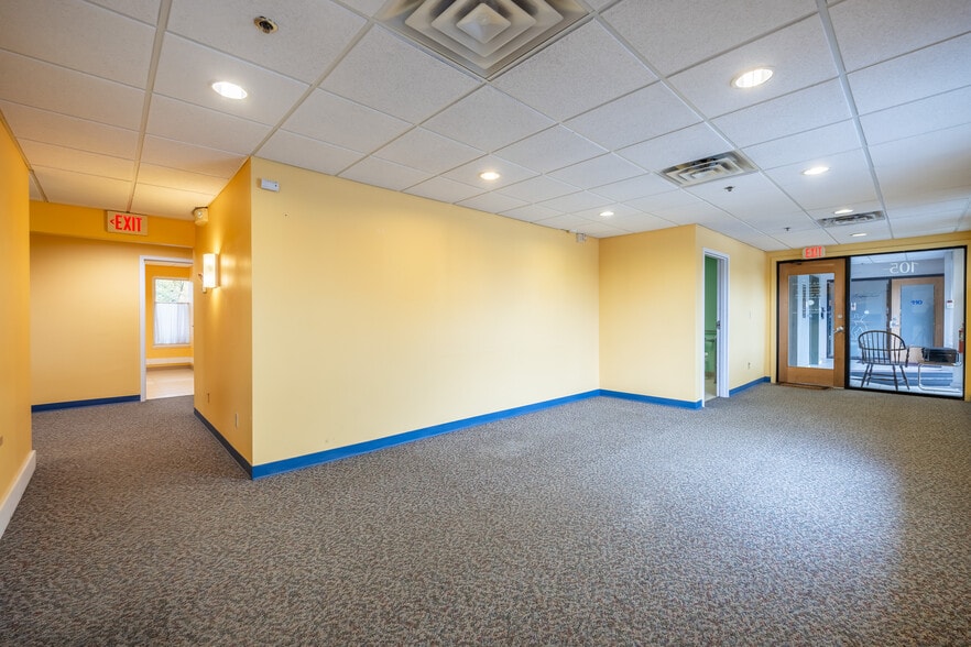 More Photos Of 980 Westfall Rd, Rochester Medical For Lease