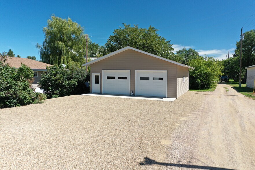 More Photos Of 107 E Main St, Bison Hotel For Sale