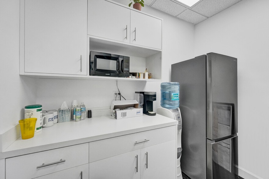 More Photos Of 2455 E Sunrise Blvd, Fort Lauderdale Loft Creative Space For Sale