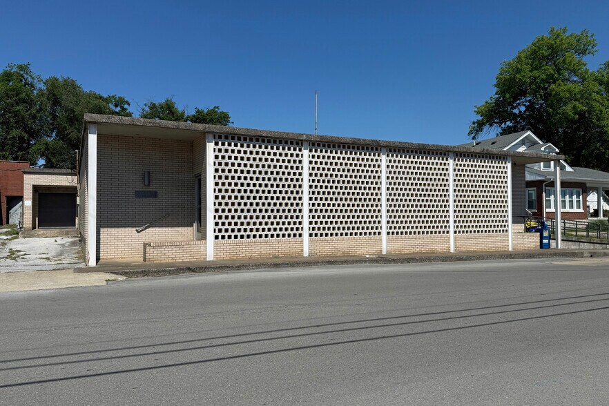 More Photos Of 103 N High St, Franklin Office Residential For Sale