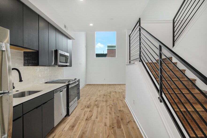 More Photos Of 1246 N Front St, Philadelphia Office For Sale