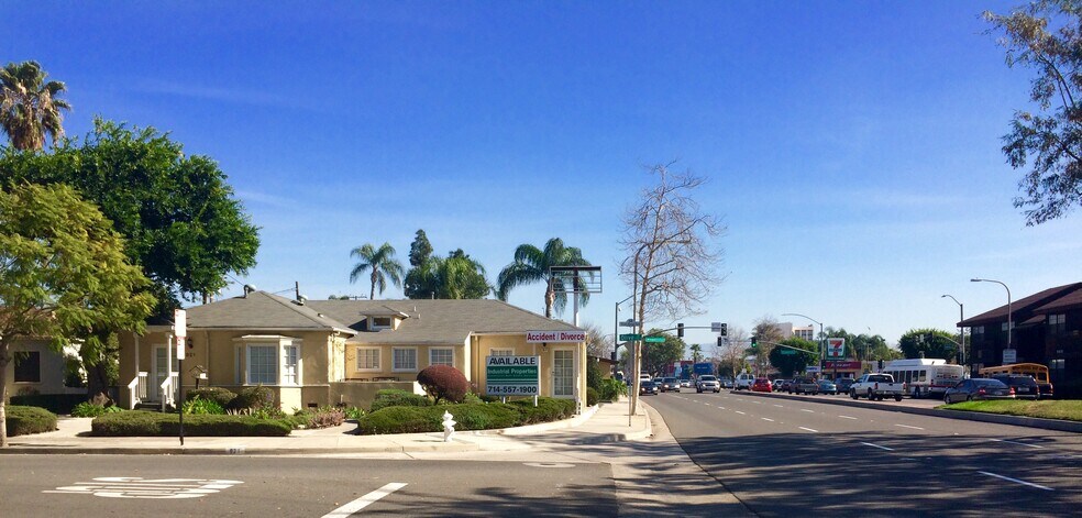 Primary Photo Of 917-921 W 17th St, Santa Ana Medical For Lease
