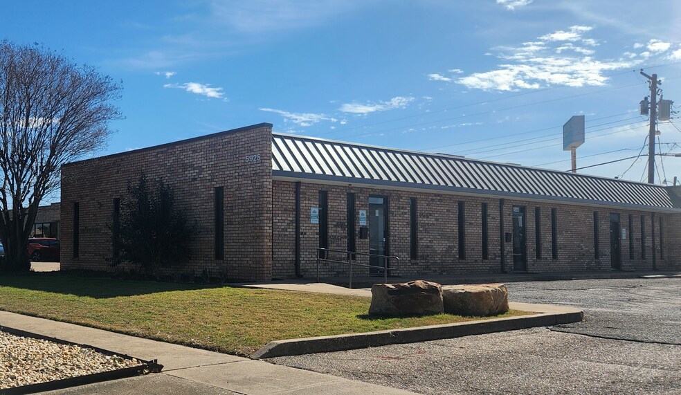 Primary Photo Of 5925 Lovell Ave, Fort Worth Office For Lease