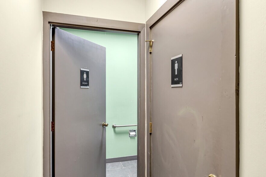 More Photos Of 115 Pomona Dr, Greensboro Office Residential For Lease