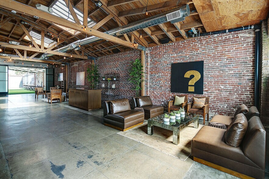 More Photos Of 3921 W Jefferson Blvd, Los Angeles Flex For Lease