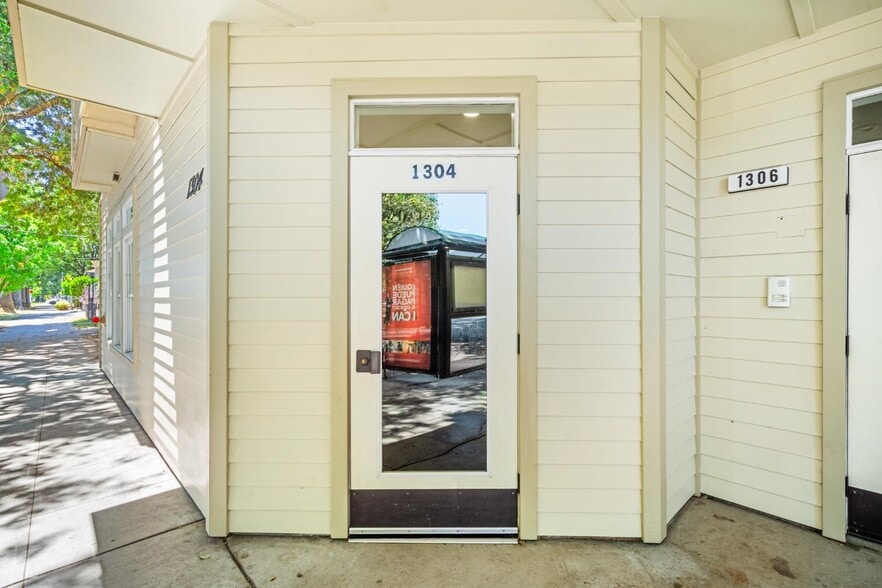 More Photos Of 1304-1306 19th St, Sacramento Office Residential For Sale